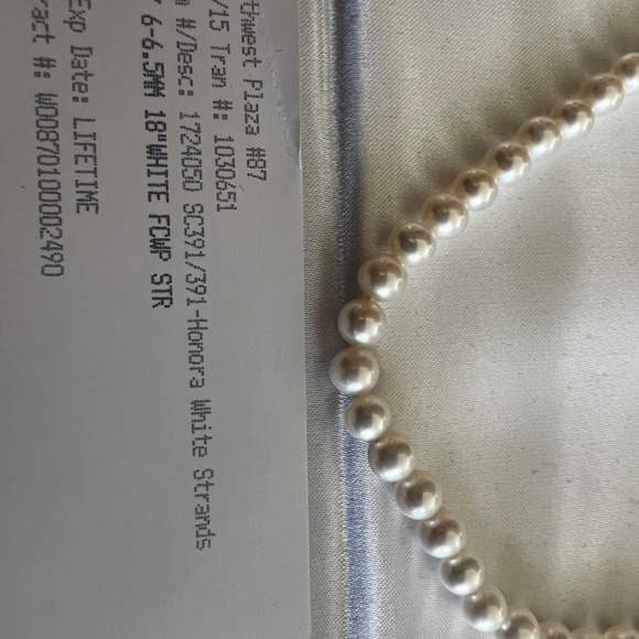 18” White Pearl Necklace - Picture 9 of 11